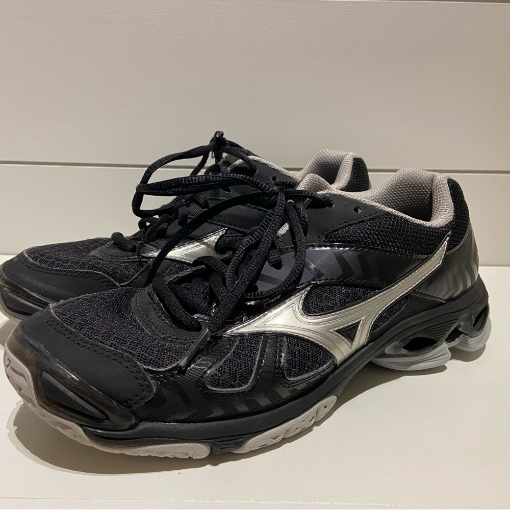 Mizuno Women’s Volleyball 8.5 Shoes